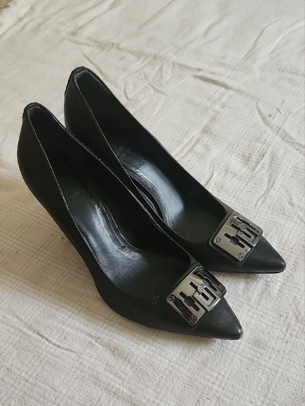 Tory Burch Black Pointed Leather Pumps with Silver Metal Logo Plate